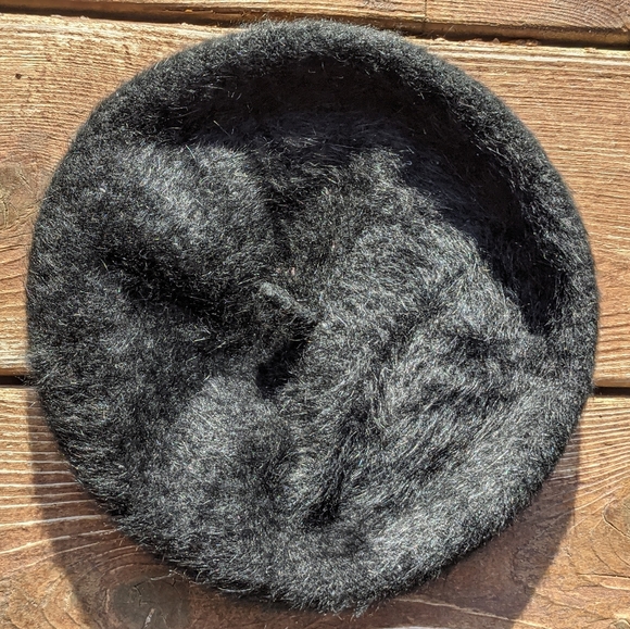70s VNTG Beret - Picture 2 of 4